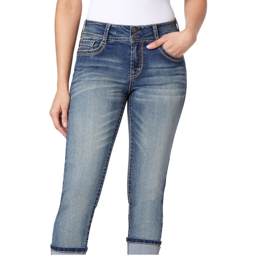 NWT juniors Wallflower Lucious curvy cropped jeans SZ 3